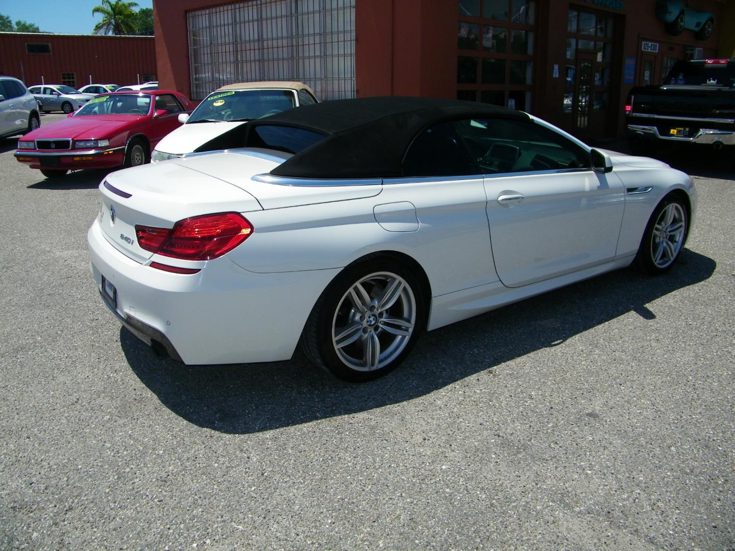 2012 White /Brown BMW 6-Series 640i Convertible (WBALW7C58CD) with an 3.0L L6 TURBO engine, 8-Speed Automatic transmission, located at 4000 Bee Ridge Road, Sarasota, FL, 34233, (941) 926-0300, 27.298664, -82.489151 - Photo#8